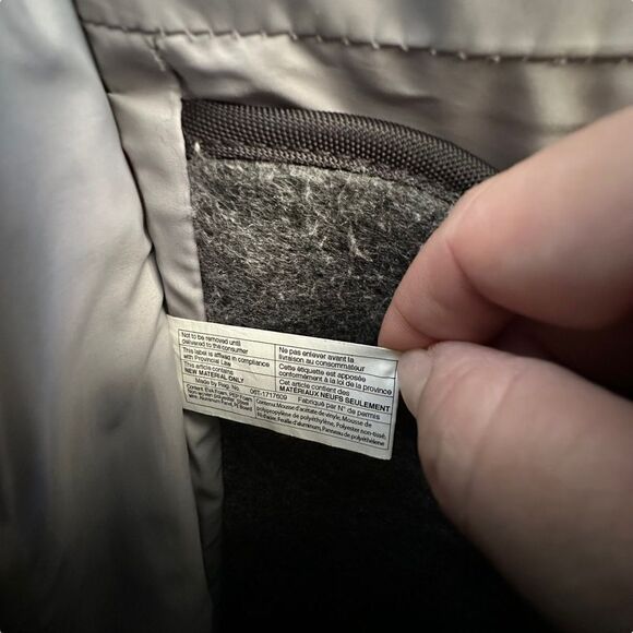 Travelon ~ Black Crossbody Bag ~ all around zipped closure ~ lots of pockets - Picture 9 of 14